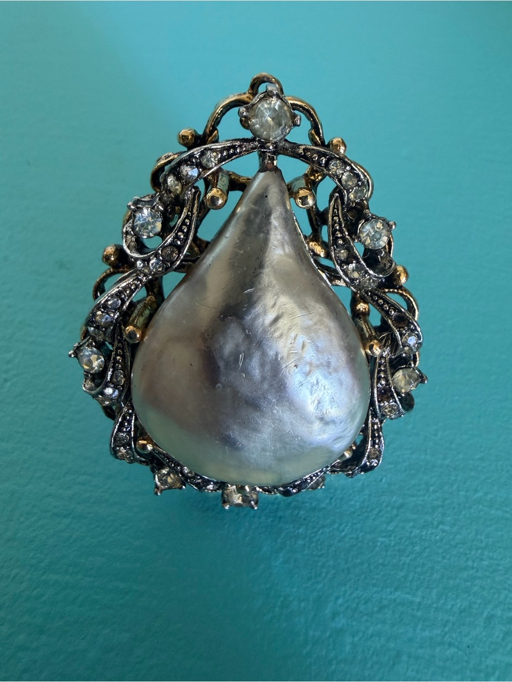 Vintage-Inspired Silver Gray Pearl Teardrop Pendant Necklace